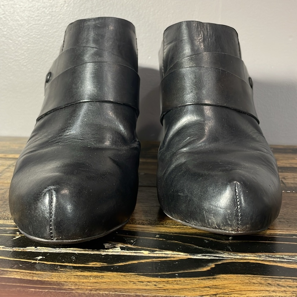 Kork-Ease clogs with wooden heel black size 11/43
Size 11 size 43 one tack gone - Picture 11 of 17